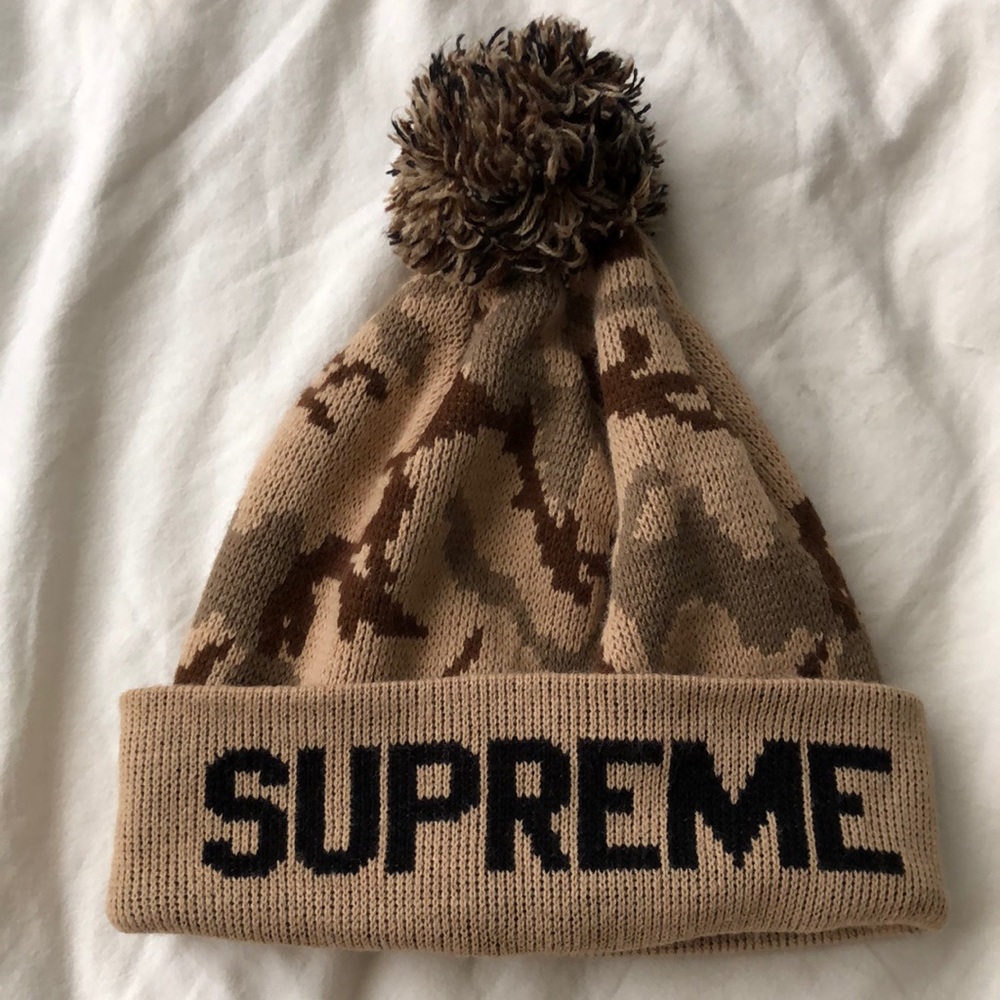 SUPREME Camo Pom Beanie
